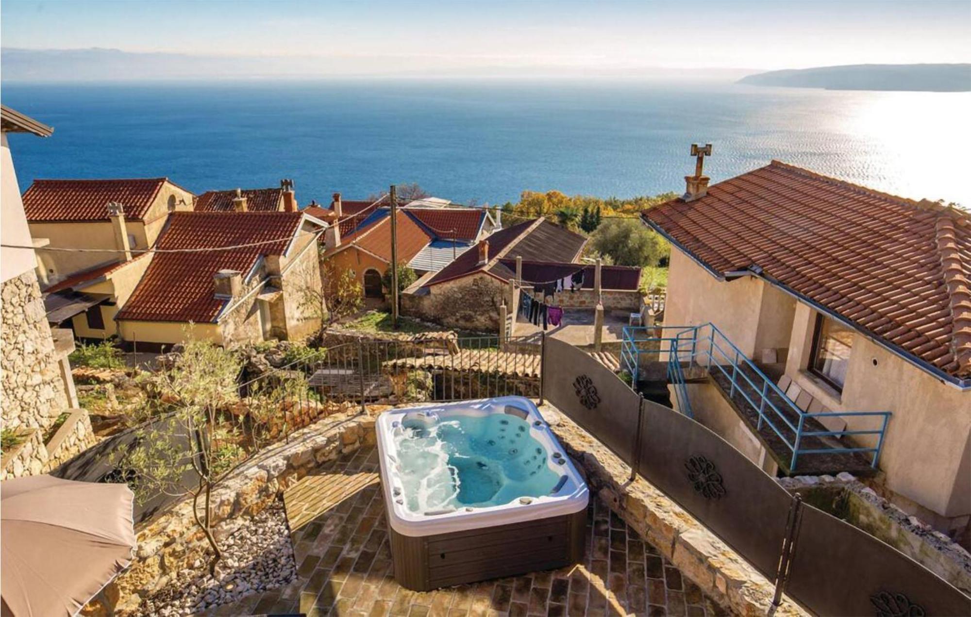 2 Bedroom Amazing In Vakantiehuis Mošćenička Draga
